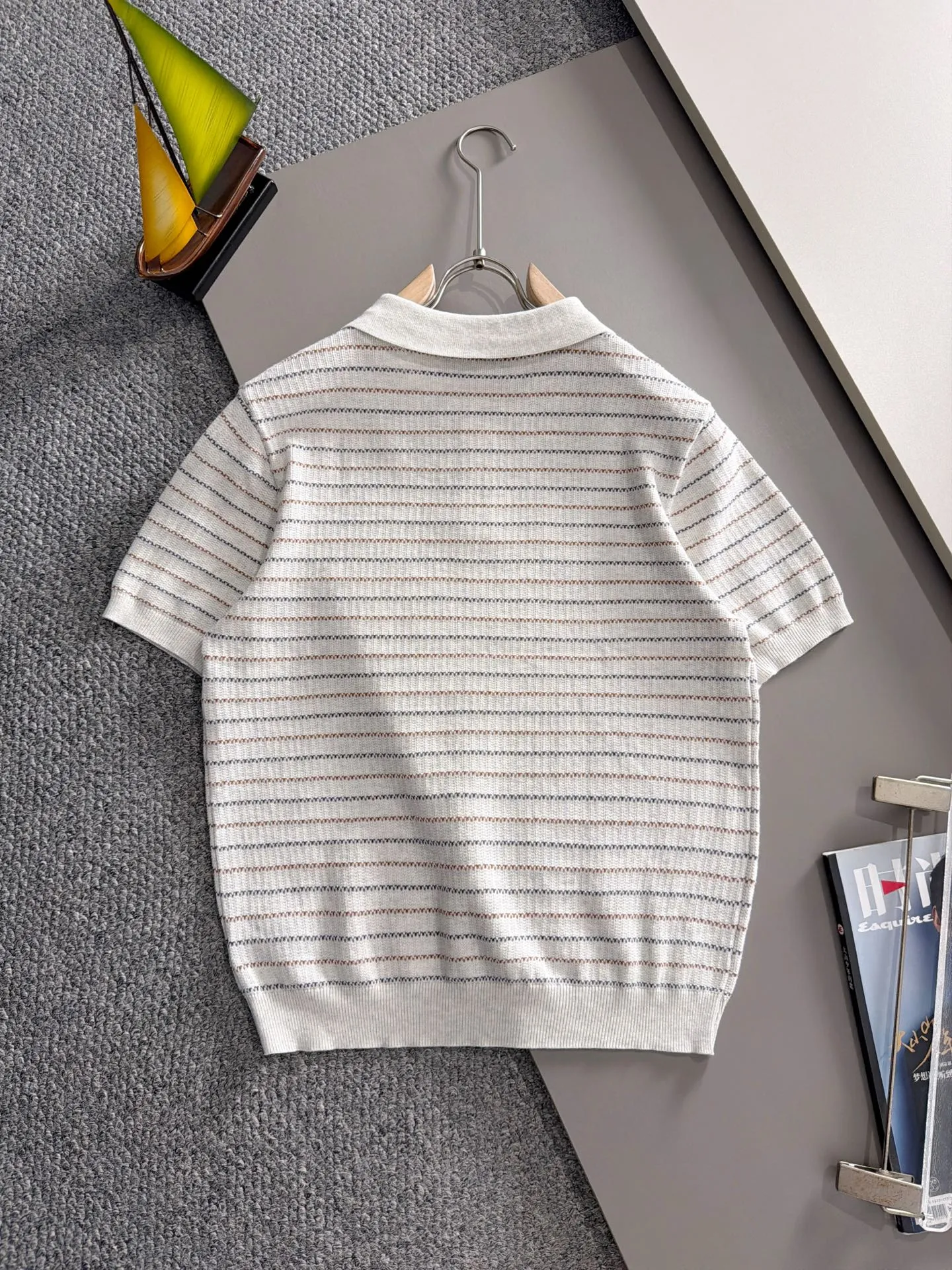 LP high quality Loro Piana 26ss New Arrival men's short-sleeved T-shirt. Made of combed cotton yarn knitted cotton fabric, no pressure when entering and exiting the counter. Exclusive control of raw materials. It feels substantial when weighed, and the upper body is more textured than ordinary T-shirts. This texture can handle the weather easily and is suitable for both hot and cold! Loose fit design, looks noble. The only correct version is available Size: M to 4XL